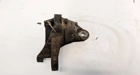 Volkswagen PASSAT B5 Engine mounting bracket 8D0399114S
