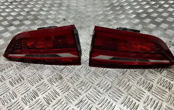 BMW X1 F48 F49 Tailgate rear/tail lights 7350698 7350697