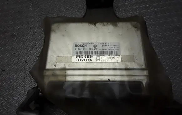 Toyota Yaris Engine control unit/module 8966152890 0281011126