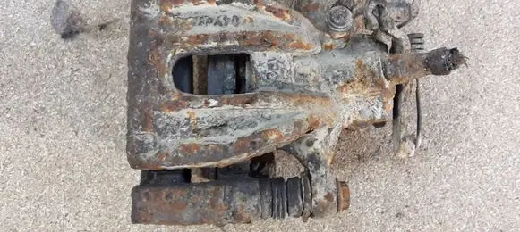 Ford Mondeo Mk III Rear brake caliper