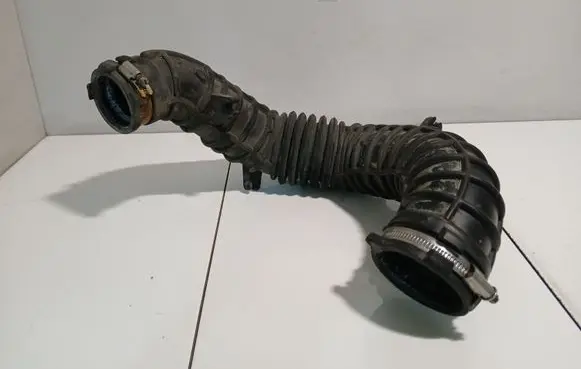 Opel Vivaro Turbo air intake inlet pipe/hose 