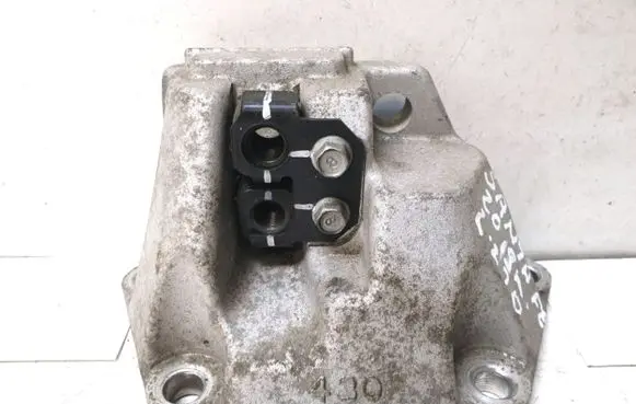 Hyundai Santa Fe Engine mounting bracket U12452114G430