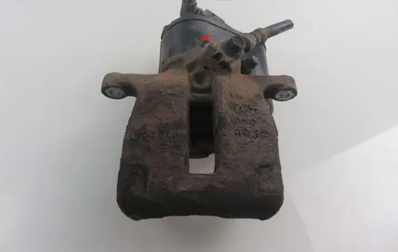 Volkswagen PASSAT B7 Rear brake caliper 