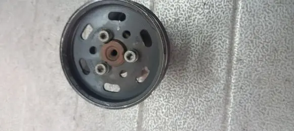 Volkswagen Golf III Power steering pump