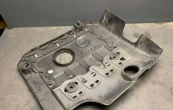 Volkswagen PASSAT B6 Engine cover (trim) 03G103925AN 03G103925BR