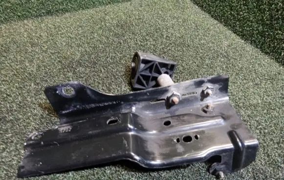 Radiator support slam panel bracket