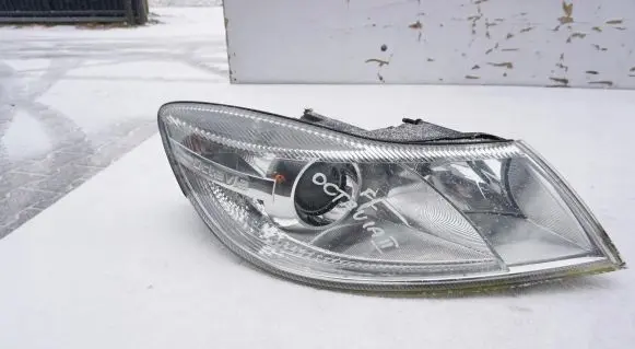 Skoda Octavia Mk2 (1Z) Headlight/headlamp