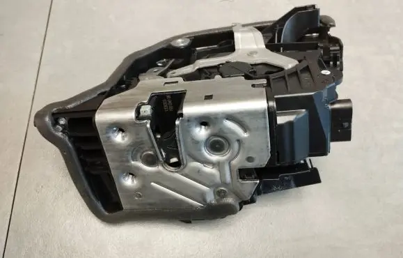 BMW X5 F15 Front door lock 7281947