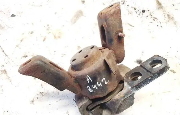 Mazda 323 Engine mount bracket