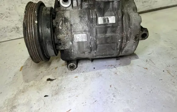 Volkswagen PASSAT B5.5 Air conditioning (A/C) compressor (pump) 8D0260808