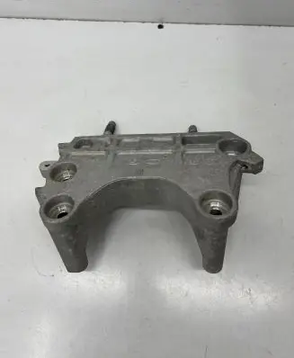 Hyundai Tucson TL Engine mounting bracket