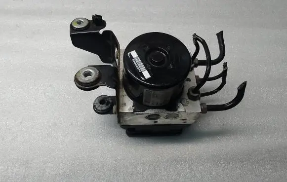 Volvo XC60 ABS Pump 31329139 10092604103 000404972C2