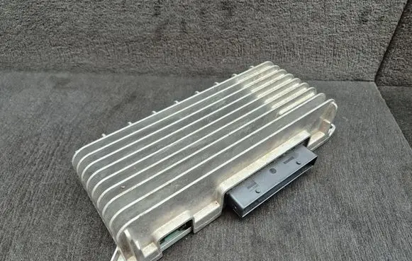 Audi A6 S6 C6 4F Sound amplifier 4F0910223M 4F0035223N