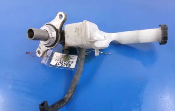 Nissan Juke I F15 Master brake cylinder