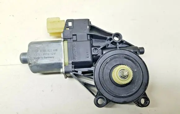 Ford Fiesta Front door window regulator motor 0130822406 nr4577
