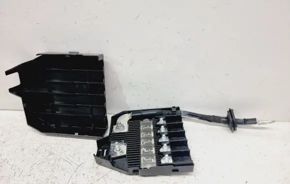 Peugeot 5008 II Battery relay fuse 9811879680 9814474980