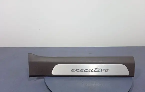 Other sill/pillar trim element