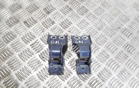 Tailgate/trunk/boot hinge