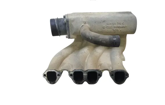 Volkswagen Golf III Intake manifold 028129713C