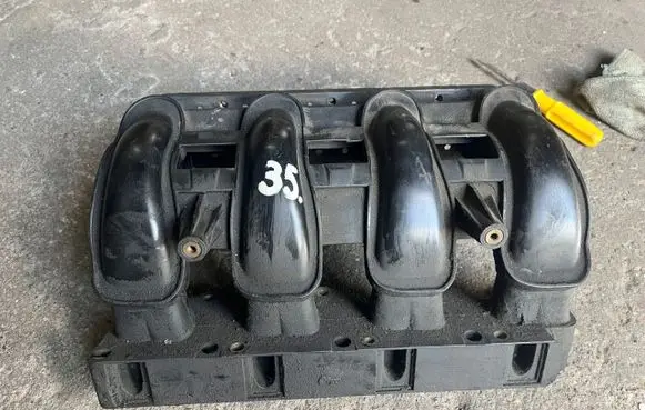 Mercedes-Benz Vito Viano W638 Intake manifold A6110900637