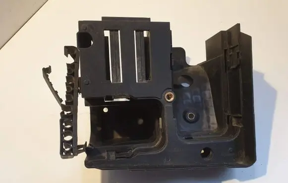 Volkswagen Touran I Fuse box cover 1K0907361
