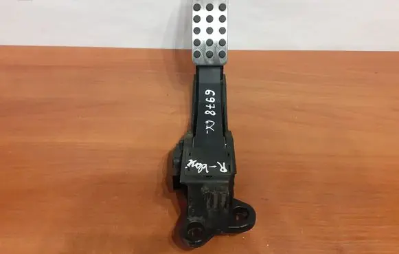 Mercedes-Benz R W251 Accelerator throttle pedal 6978 A1643000104