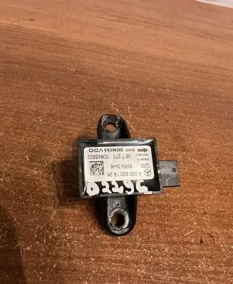 Mercedes-Benz S W221 Airbag deployment crash/impact sensor A0038201926 D2296