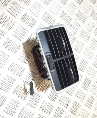 Rear air vent grill