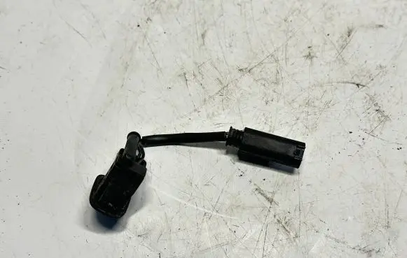 BMW 5 E39 Windshield washer spray nozzle 8361039 61668361039