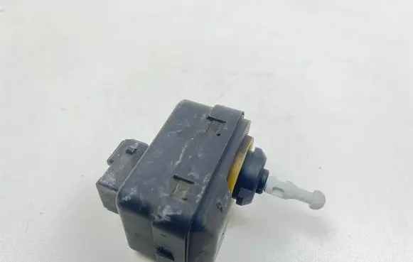 Nissan Note (E11) Headlight level adjustment motor 89028944