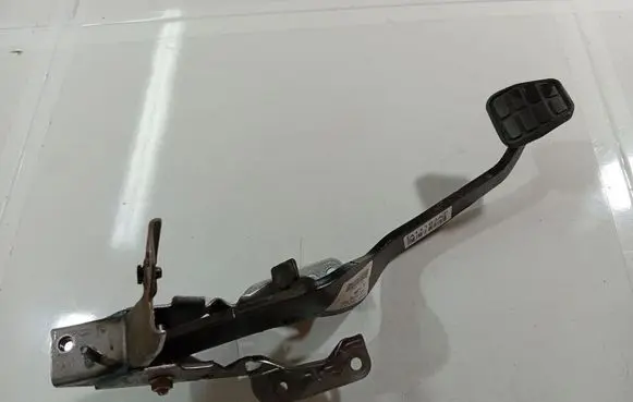 Mitsubishi Colt Brake pedal A4542900618