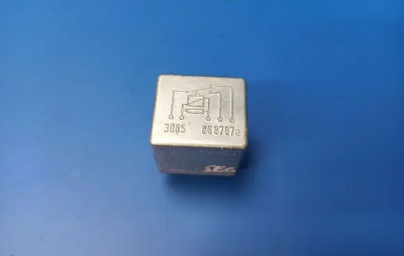 Mercedes-Benz 380 560SEC C126 Other relay 0015420219
