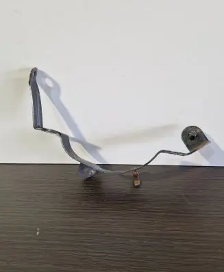 Opel Astra J A/C compressor mount bracket 13350968