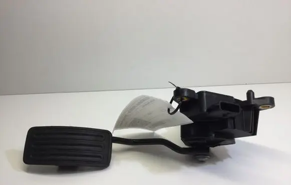 Nissan Qashqai Accelerator throttle pedal 