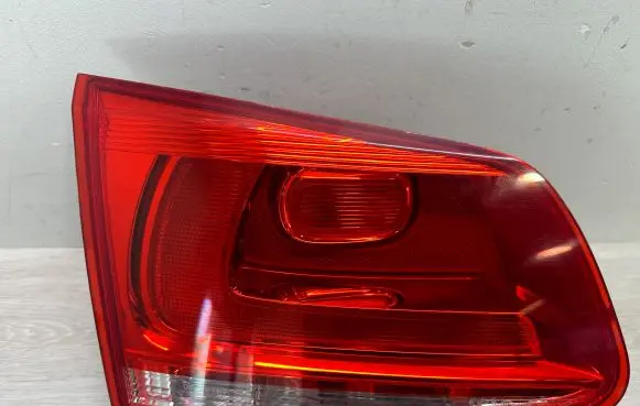 Volkswagen Touareg II Tailgate rear/tail lights 7P6945093A