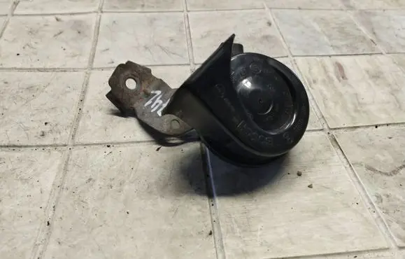 Skoda Octavia Mk2 (1Z) Horn signal 001157 703881157