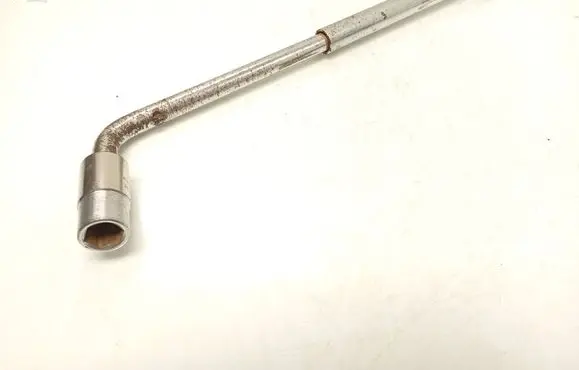 Honda Civic Wheel nut wrench 