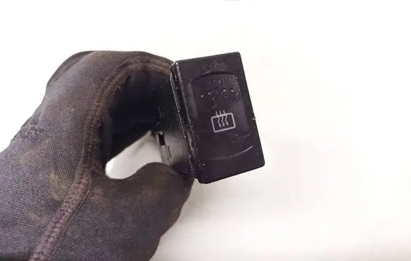 Volkswagen PASSAT B5 Windscreen/window heater switch 3b0959621c