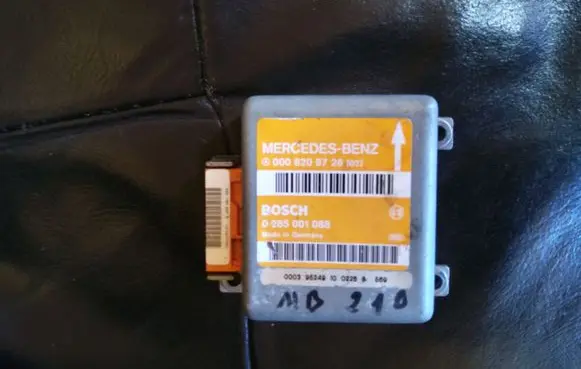 Mercedes-Benz E W210 Airbag control unit/module 0285001088 0008209726