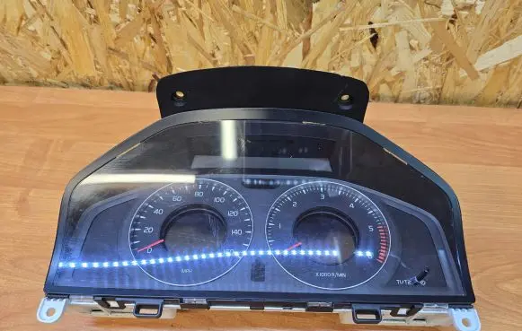 Volvo V70 Speedometer (instrument cluster) 36000416 69199680U 31254540AA