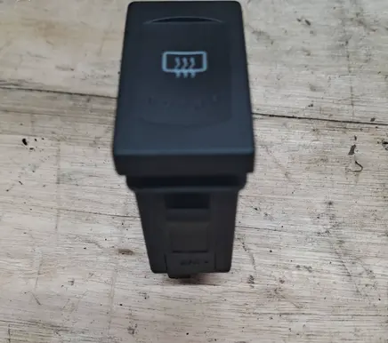 Volkswagen PASSAT B5.5 Windscreen/window heater switch 3B0959621C