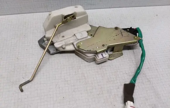 Opel Agila A Rear door lock