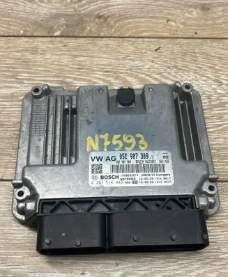 Volkswagen Tiguan Engine control unit/module 05E907309 0261S16449