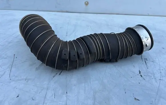 Mercedes-Benz C W203 Intercooler hose/pipe 5274052
