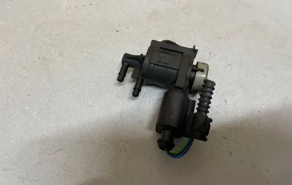 Volkswagen Tiguan Turbo solenoid valve 1K0906283A