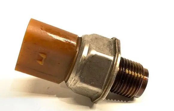 Volkswagen Golf VI Fuel pressure sensor 03L906051