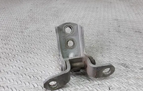 Nissan Primera Front door upper hinge