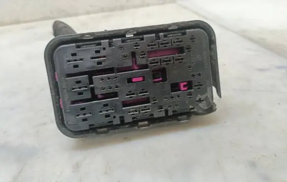 Volkswagen Touran I Fuse box set 1K0937700A