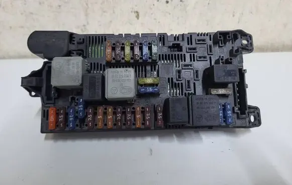 Mercedes-Benz E W211 SAM control unit 2115453901
