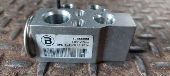 Audi A5 8T 8F Air conditioning (A/C) expansion valve Y7556003